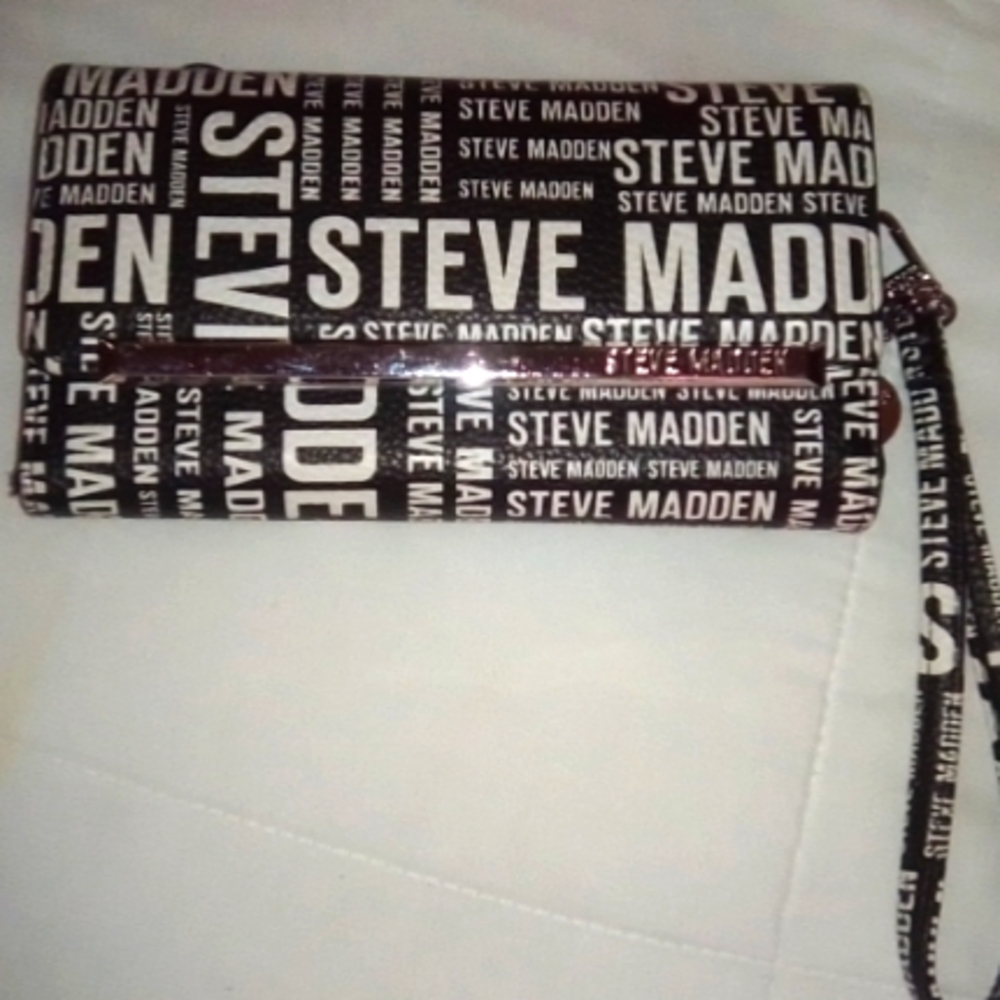Cute Steve Madden wristlet - Used only a few times EUC